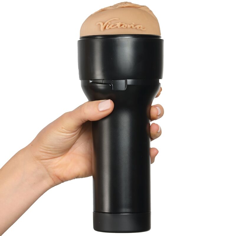 KIIROO - SIENTE A VICTORIA JUNE MASTURBADORA