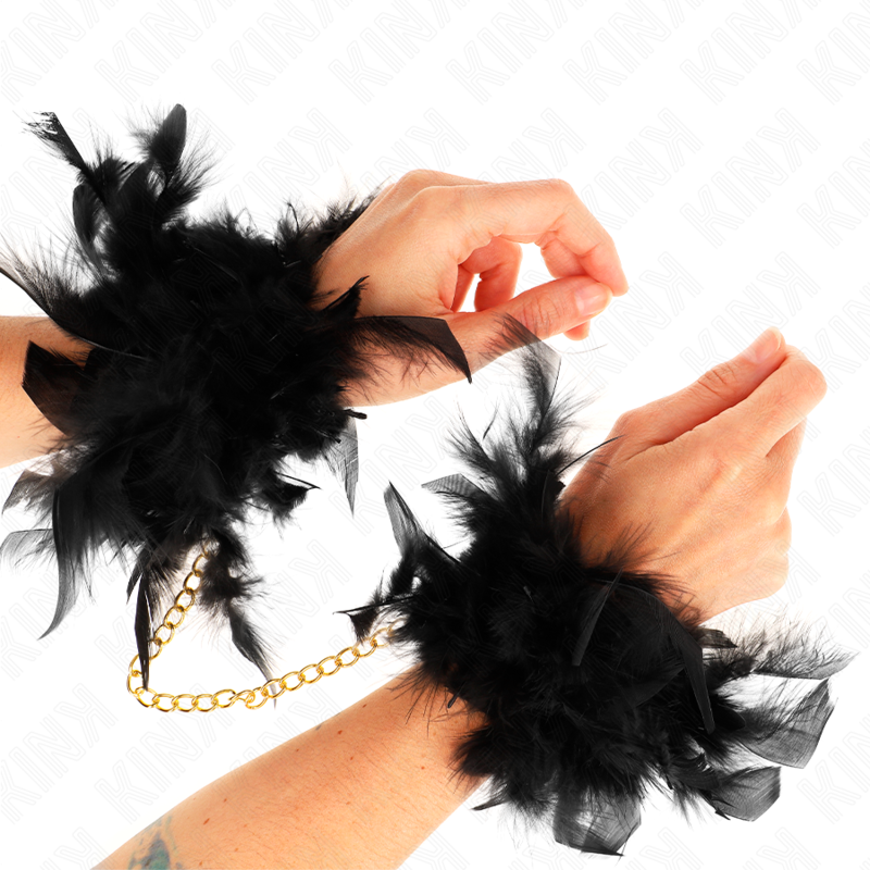 KINK - ALGEMAS COM PLUMAS PRETAS E CORRENTE DOURADA MODELO 1