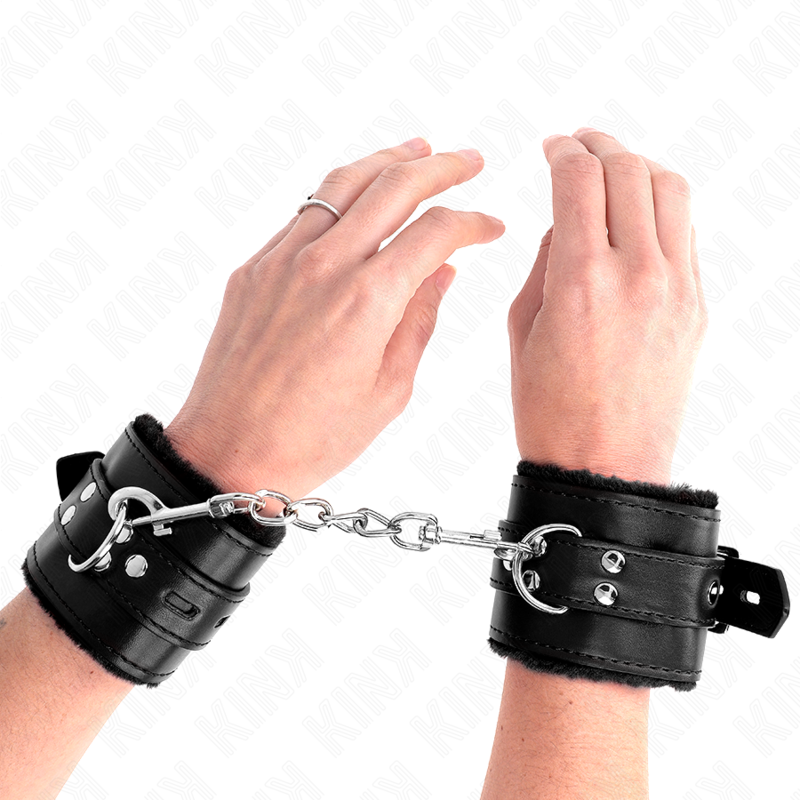 KINK - ALGEMAS FORRADAS COM ABERTURAS QUADRADAS PRETAS COM CORREIA PRETA AJUSTÁVEL 17-29 CM X 6 CM