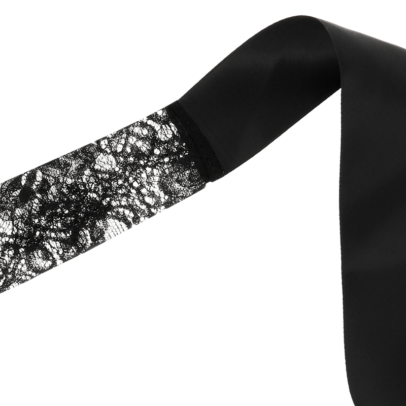COQUETA CHIC DESIRE - MSCARA DE RENDA PRETA COM FITA
